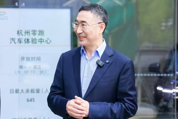 定州市开展玉米“一喷多促”助力秋粮丰收